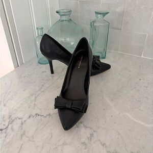 Ann Taylor NWT Heels with Bow Accent 🖤